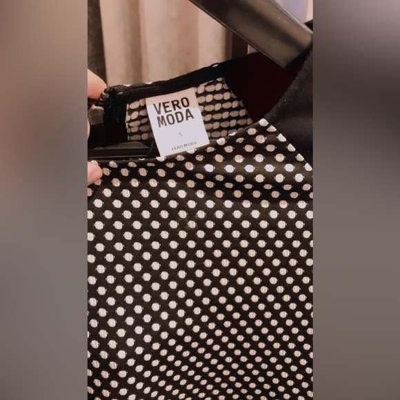 VERO MODA’s Stunning Black and White top for girls! - Picture 3 of 5